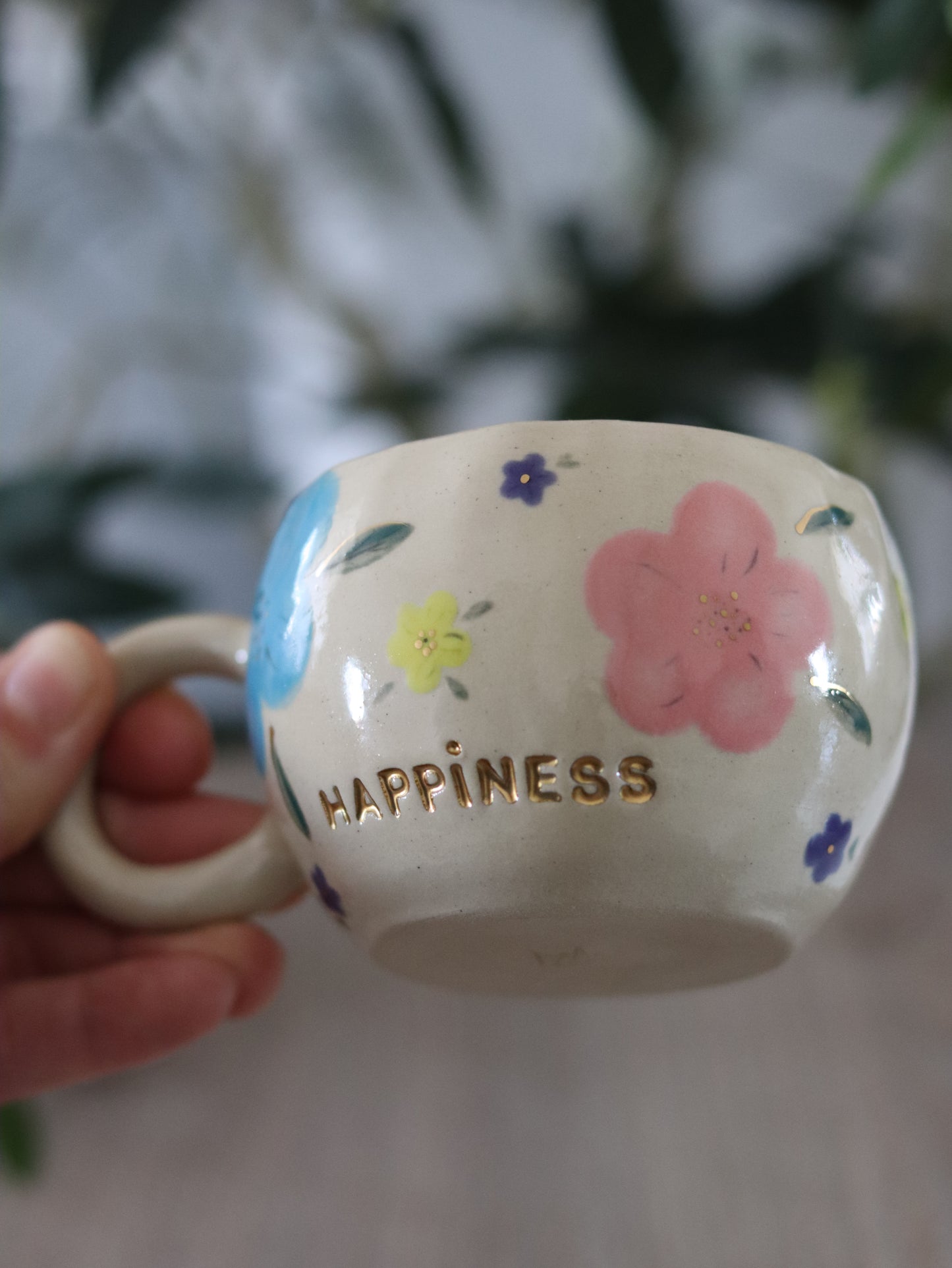 Handgetöpferte Tasse Happiness mit einer Katze