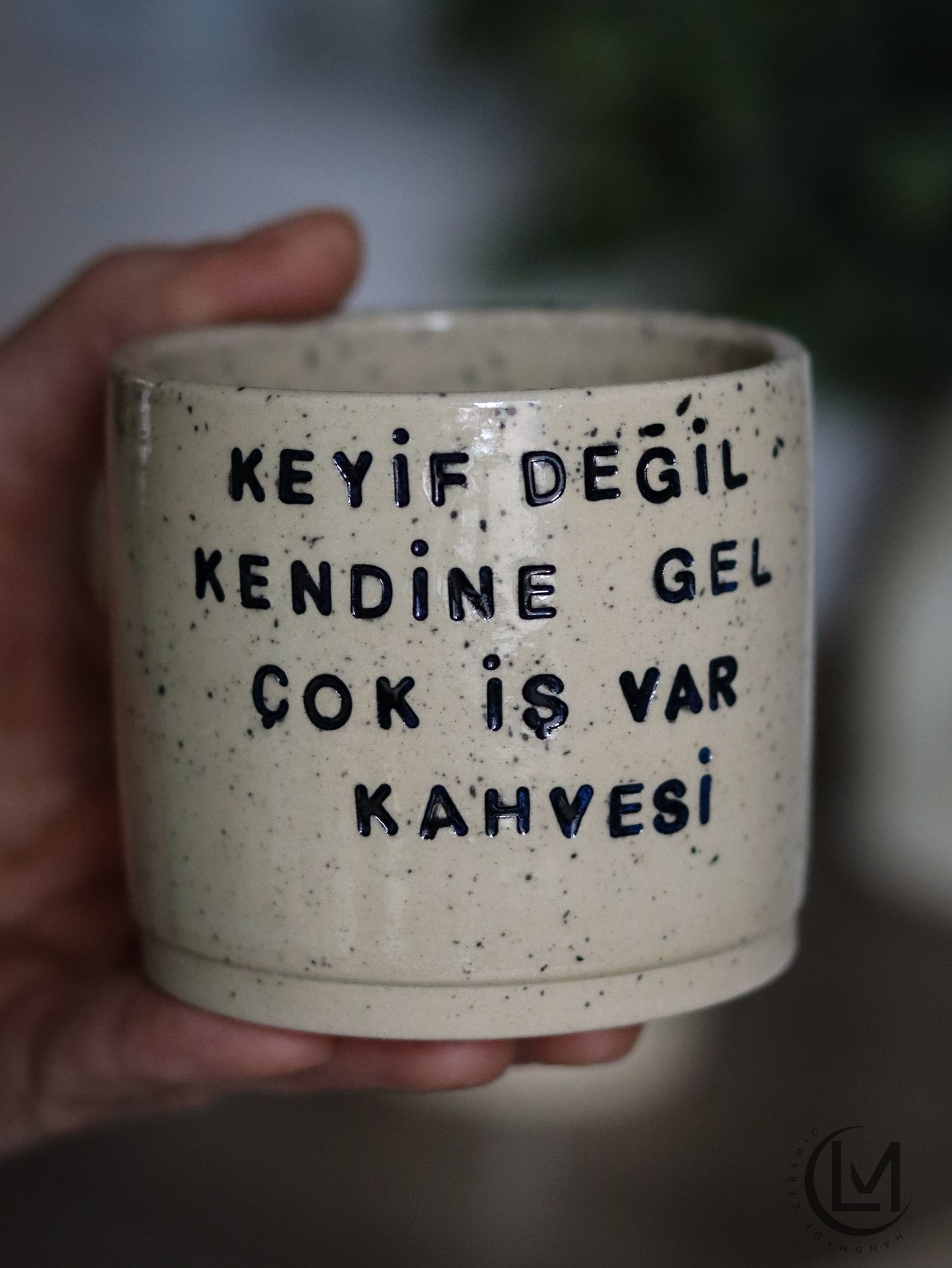 Motto Becher „keyif degil kendine gel cok is var kahvesi“